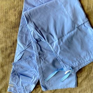 Men’s scrubs set.